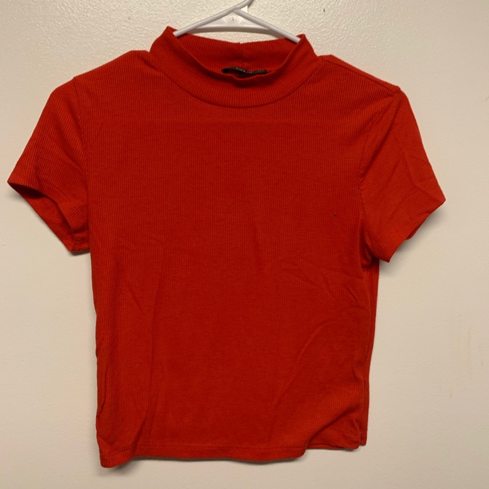 RED CROP TOP